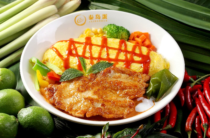 红咖喱鸡排蛋包饭