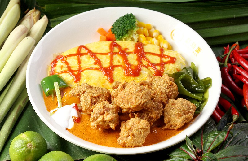 红咖喱炸鸡蛋包饭