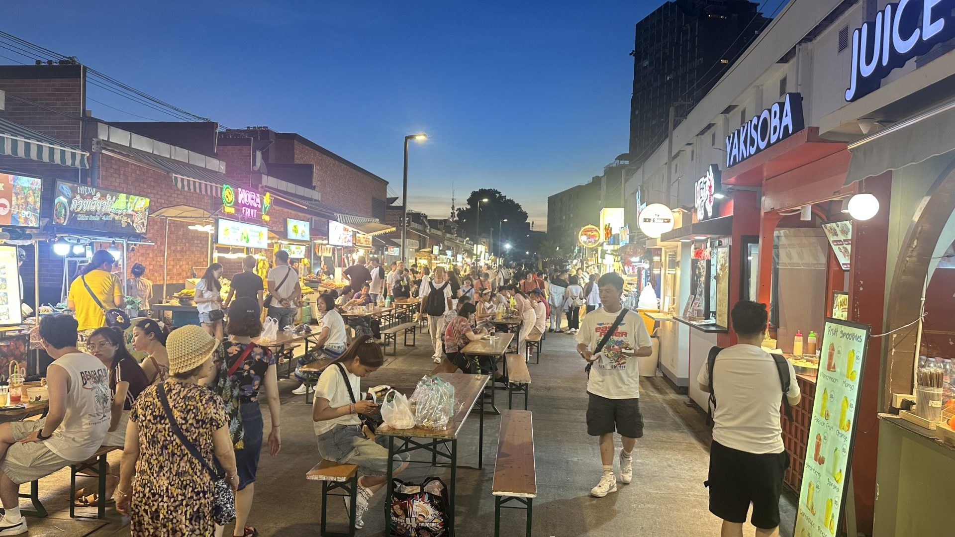 坐不住的老板又计划飞一趟泰国,把泰国风味搬到泰岛蛋-2