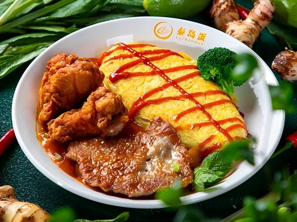 猪扒拼炸鸡蛋包饭