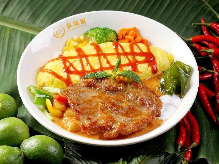 红咖喱猪扒蛋包饭