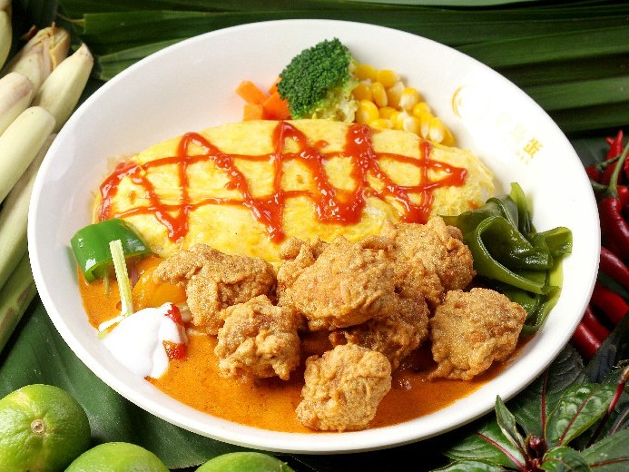 红咖喱炸鸡蛋包饭